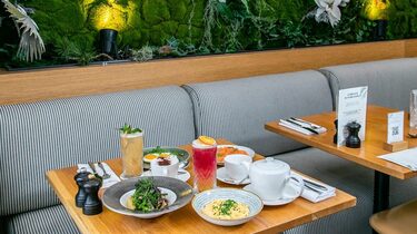 Brunch du dimanche au Flora Danica • Come to Paris